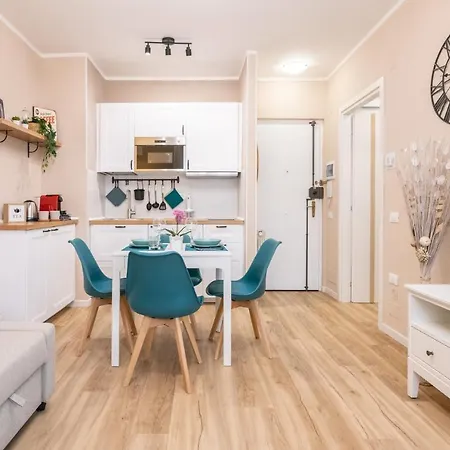 Kristel House Cisanello, Free Parking